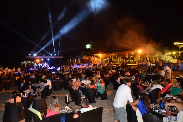 Edde Sands BBQ Pieds Dans Leau